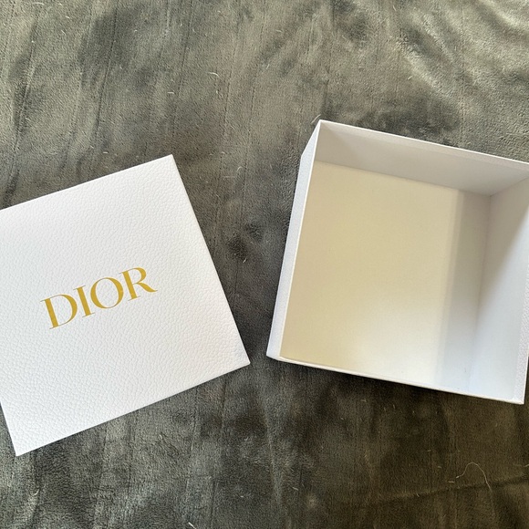 Dior Gift Boxes With Ribbon - Picture 3 of 6
